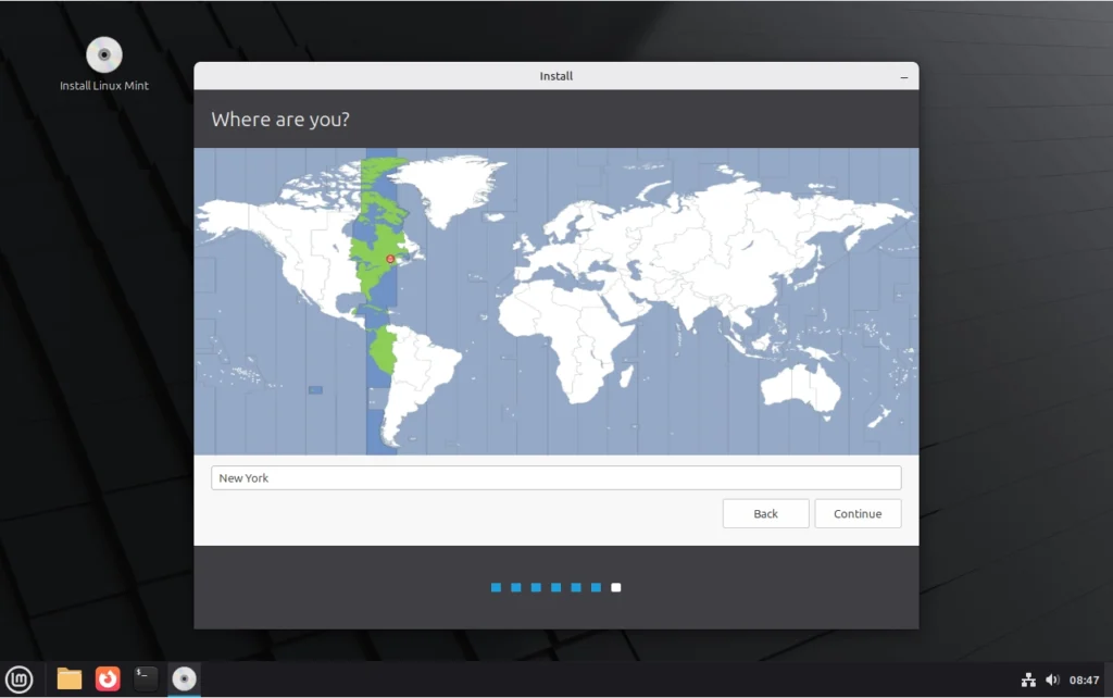 Linux Mint installer screen showing world map for selecting time zone