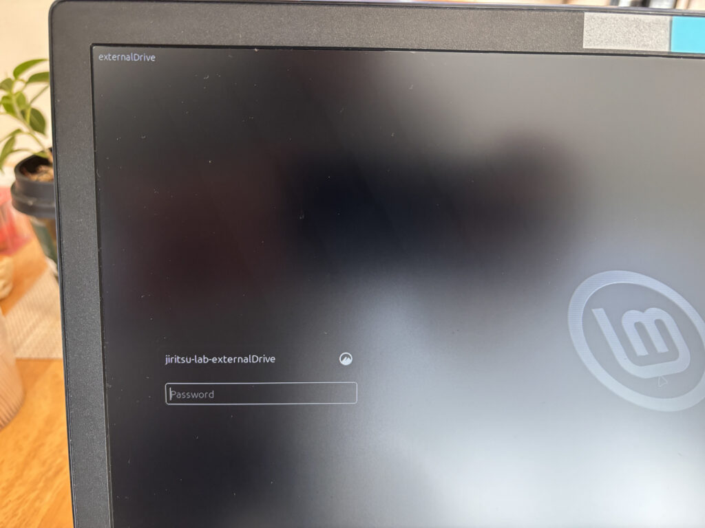 Linux Mint login screen after booting from external SSD